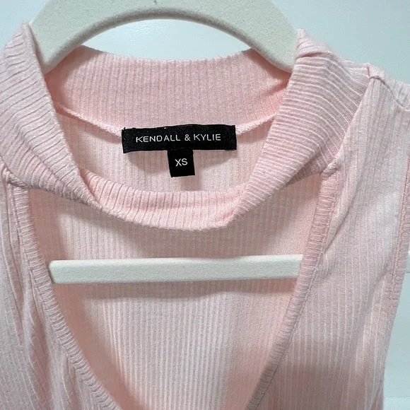 Gorgeous pink tank top from Kendall & Kylie's collection! - Picture 2 of 4
